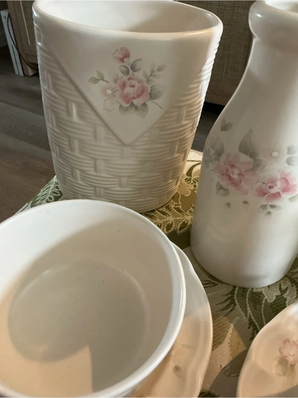 Pfaltzgraff Cream Dinnerware Set with Pink Rose